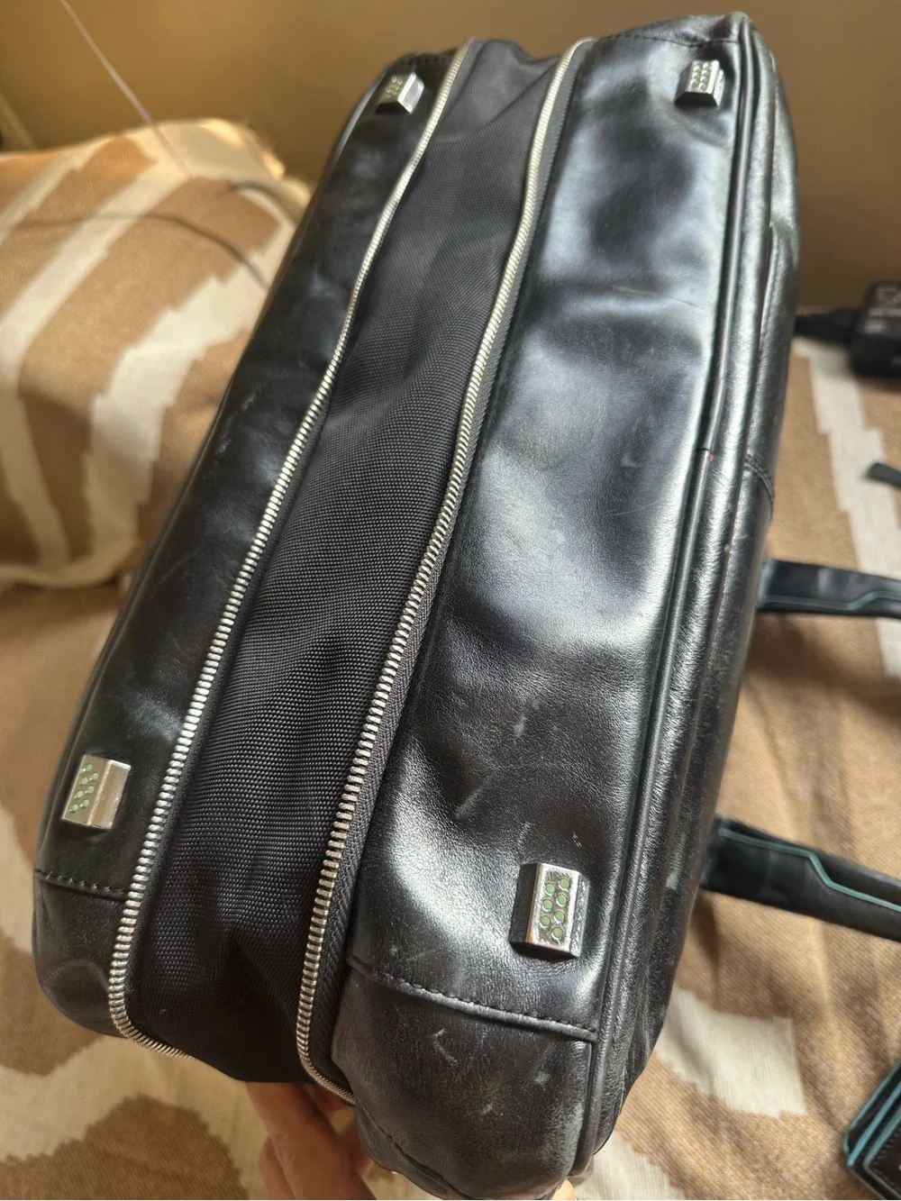 N/A sleek black